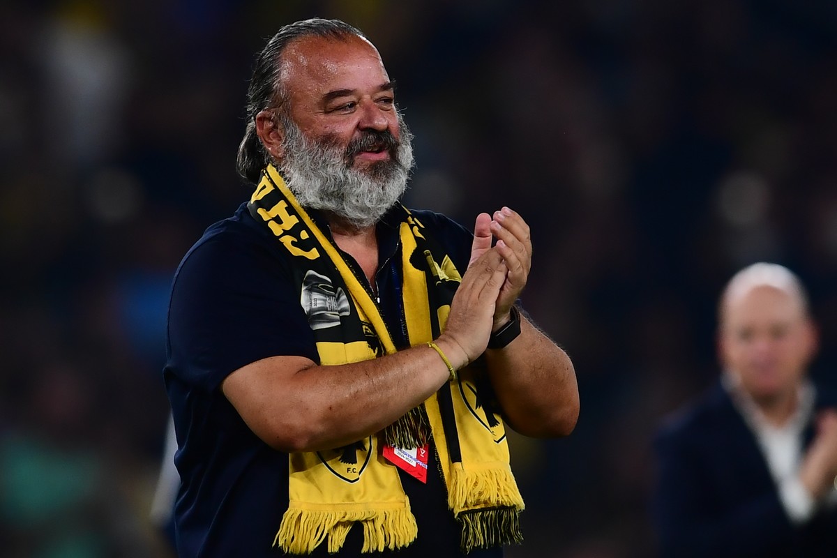 Στη διαπασών το λατρεμένο "Αγάπα με" του Ηλιόπουλου - Μετατράπηκε σε νυχτερινό κλαμπ η Allwyn Arena από τα τραγούδια του dj                                          Στη διαπασών το λατρεμένο "Αγάπα με" του Ηλιόπουλου - Μετατράπηκε σε νυχτερινό κλαμπ η Allwyn Arena από τα τραγούδια του dj