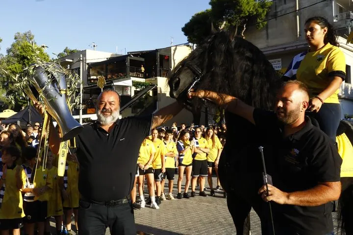 Το φαντασμαγορικό VIDEO με την υποδοχή του τροπαίου πρωταθλήματος της ΑΕΚ στη Νέα Φιλαδέλφεια και η ομιλία του Ηλιόπουλου