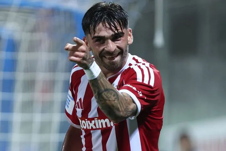 Η εκπληκτική κεφαλιά του Σίλβα για το 1-0 του Ολυμπιακού στην Τρίπολη