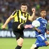 Η ΑΕΚ άγγιξε το γκολ στο 20′: Μαγική πάσα του Μάγερ, η προσπάθεια του Γιόβιτς για κρέμασμα σταμάτησε στο δοκάρι