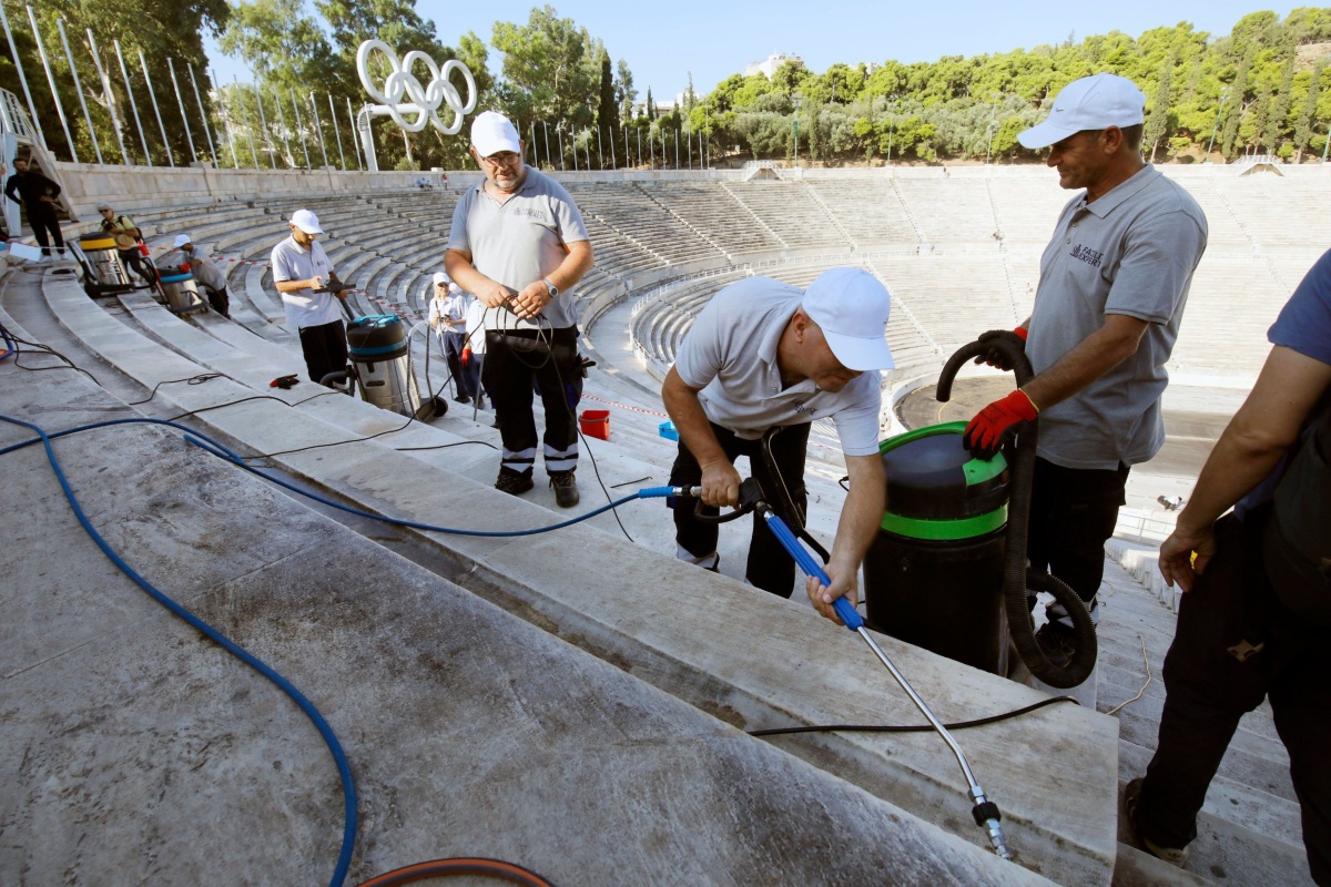 Υμνοι από τα κορυφαία διεθνή Μ.Μ.Ε. για τον καθαρισμό των μαρμάρων του Παναθηναϊκού Σταδίου                                          Υμνοι από τα κορυφαία διεθνή Μ.Μ.Ε. για τον καθαρισμό των μαρμάρων του Παναθηναϊκού Σταδίου