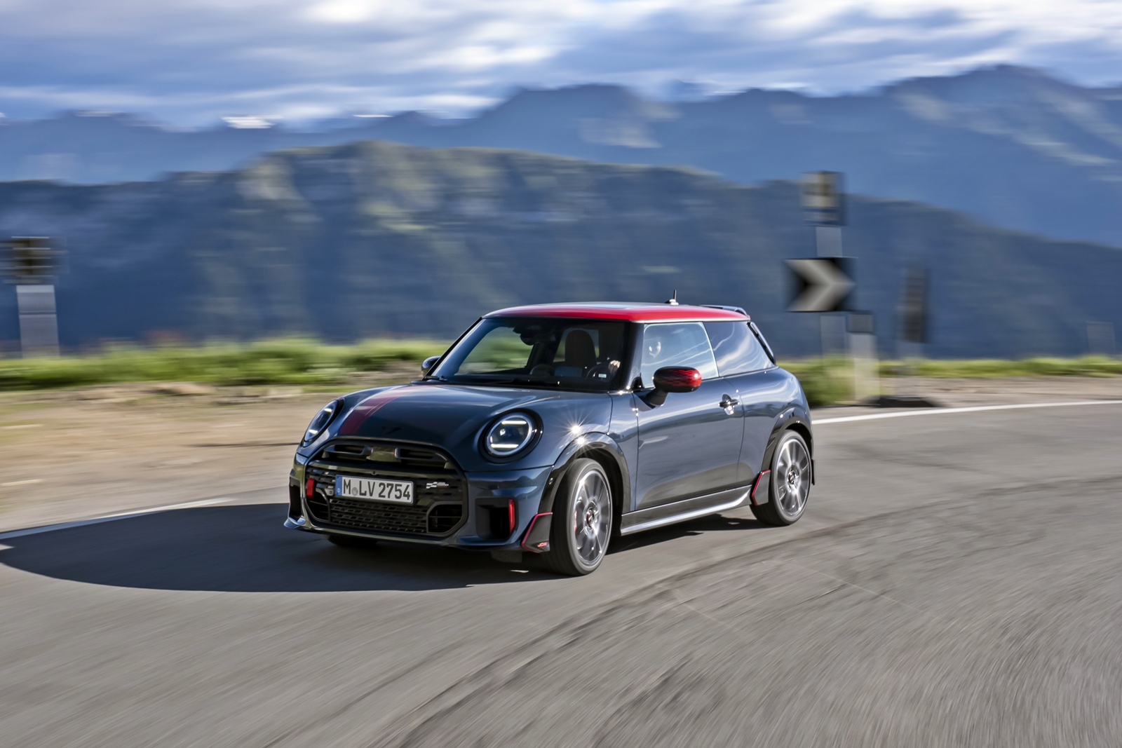 Με γνήσια αξεσουάρ MINI, το John Cooper Works γίνεται ακόμα πιο “τούμπανο”                                          Με γνήσια αξεσουάρ MINI, το John Cooper Works γίνεται ακόμα πιο “τούμπανο”