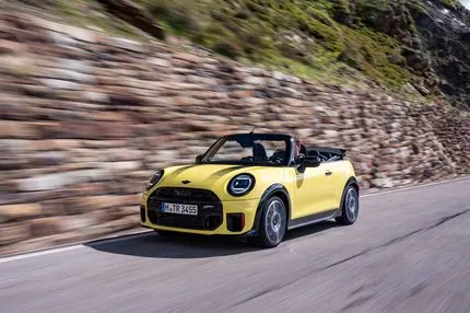 MINI John Cooper Works Cabrio: Κορυφαίες επιδόσεις με ανοιχτή οροφή