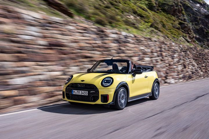 MINI John Cooper Works Cabrio: Κορυφαίες επιδόσεις με ανοιχτή οροφή