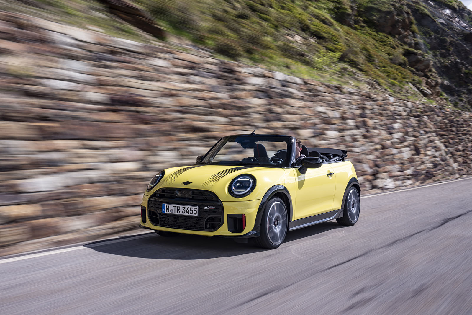 MINI John Cooper Works Cabrio: Κορυφαίες επιδόσεις με ανοιχτή οροφή                                          MINI John Cooper Works Cabrio: Κορυφαίες επιδόσεις με ανοιχτή οροφή