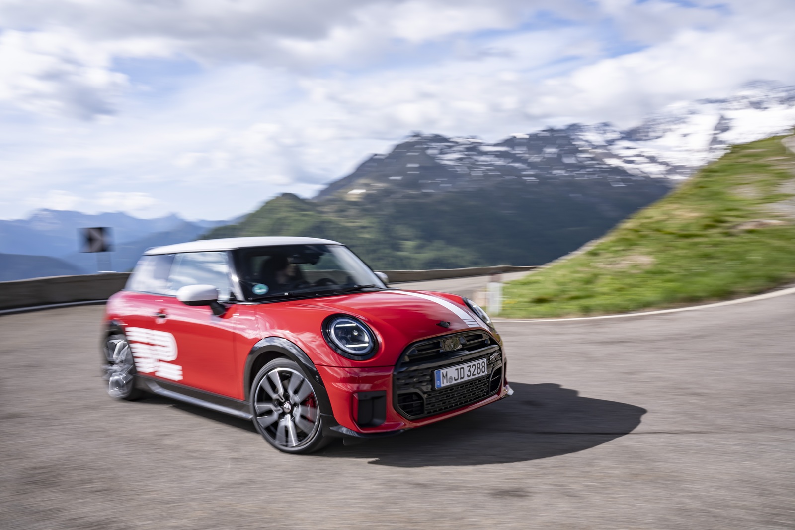H MINI γιορτάζει τη σπουδαιότερη αγωνιστική στιγμή της με την έκδοση 1965 Victory Edition                                          H MINI γιορτάζει τη σπουδαιότερη αγωνιστική στιγμή της με την έκδοση 1965 Victory Edition