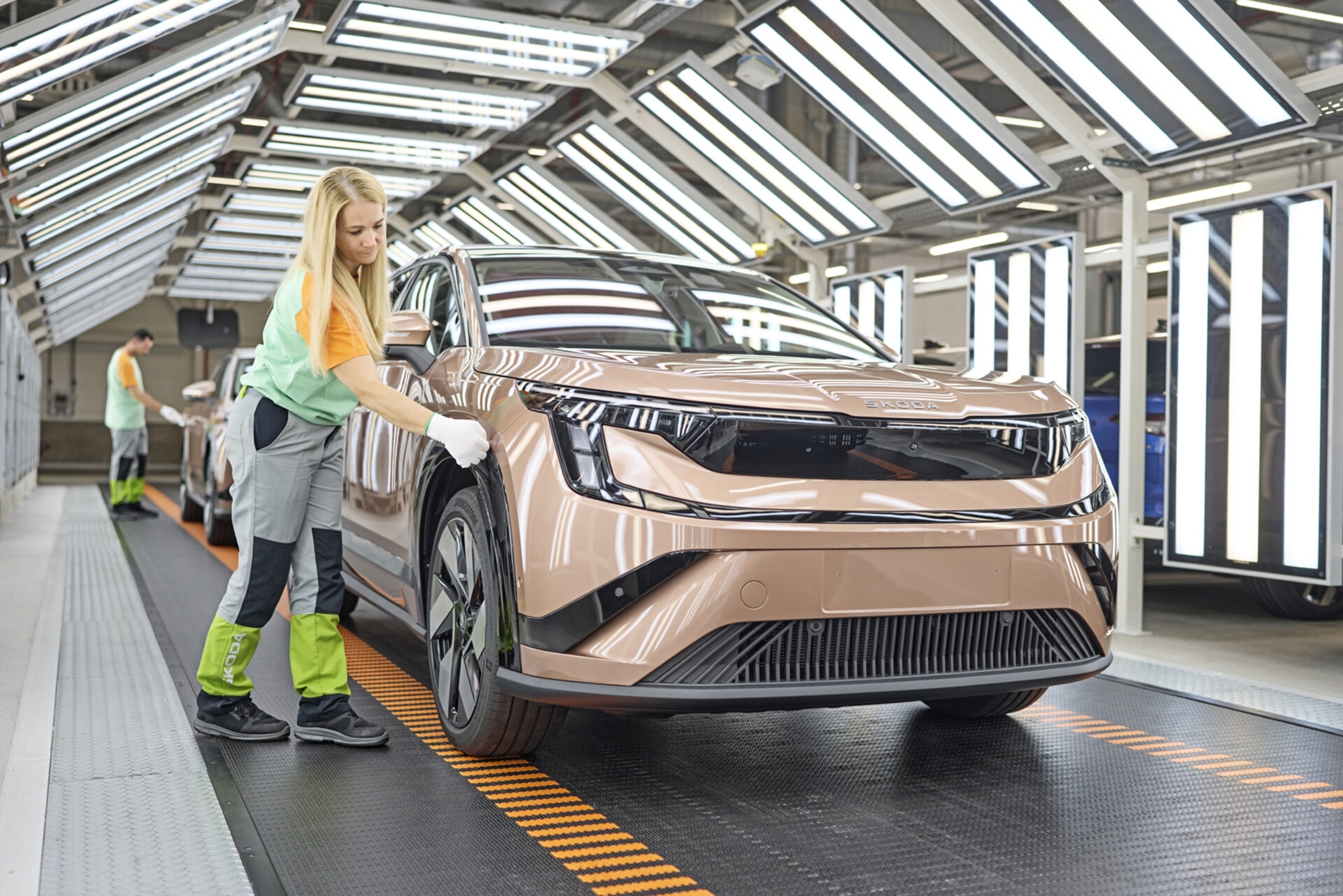 Το μεγαλύτερο SUV της Skoda: Ξεκίνησε η παραγωγή του νέου Peaq “δίπλα” στο Octavia                                          Το μεγαλύτερο SUV της Skoda: Ξεκίνησε η παραγωγή του νέου Peaq “δίπλα” στο Octavia