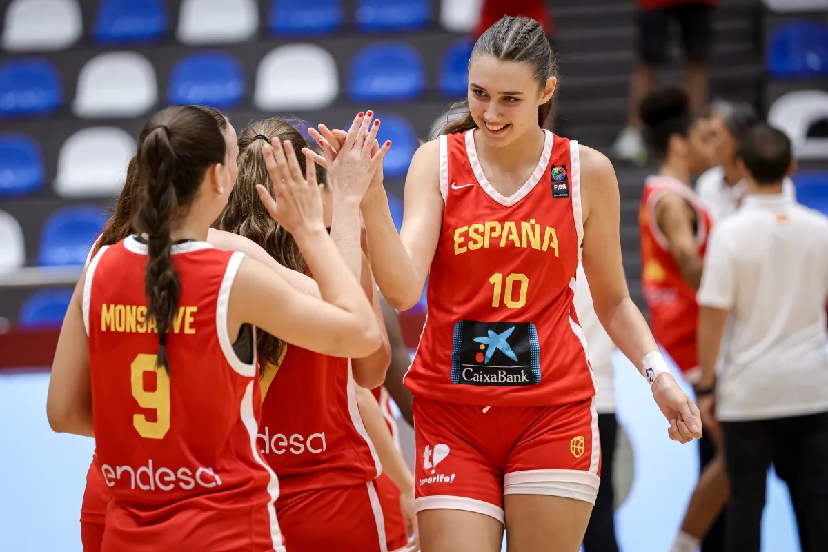 Η επόμενη μεγάλη σέντερ της Ισπανίας είναι κόρη παλαίμαχου διεθνή και έχει ύψος 2μ.03 στα 14 της                                          Η επόμενη μεγάλη σέντερ της Ισπανίας είναι κόρη παλαίμαχου διεθνή και έχει ύψος 2μ.03 στα 14 της