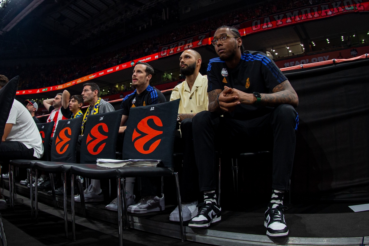 H EuroLeague βρήκε φωτογραφία του Φουρνιέ με οπαδούς του Ολυμπιακού στο Final Four 2022 κι εκείνος είπε "τα καλύτερα πράγματα χρειάζονται χρόνο"                                          H EuroLeague βρήκε φωτογραφία του Φουρνιέ με οπαδούς του Ολυμπιακού στο Final Four 2022 κι εκείνος είπε "τα καλύτερα πράγματα χρειάζονται χρόνο"