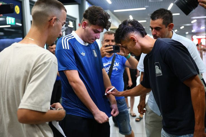 ΠΑΟΚ: Οι πρώτες στιγμές του Γιαννούλη στο “Μακεδονία” για να ολοκληρώσει τη μεταγραφή του στον Δικέφαλο