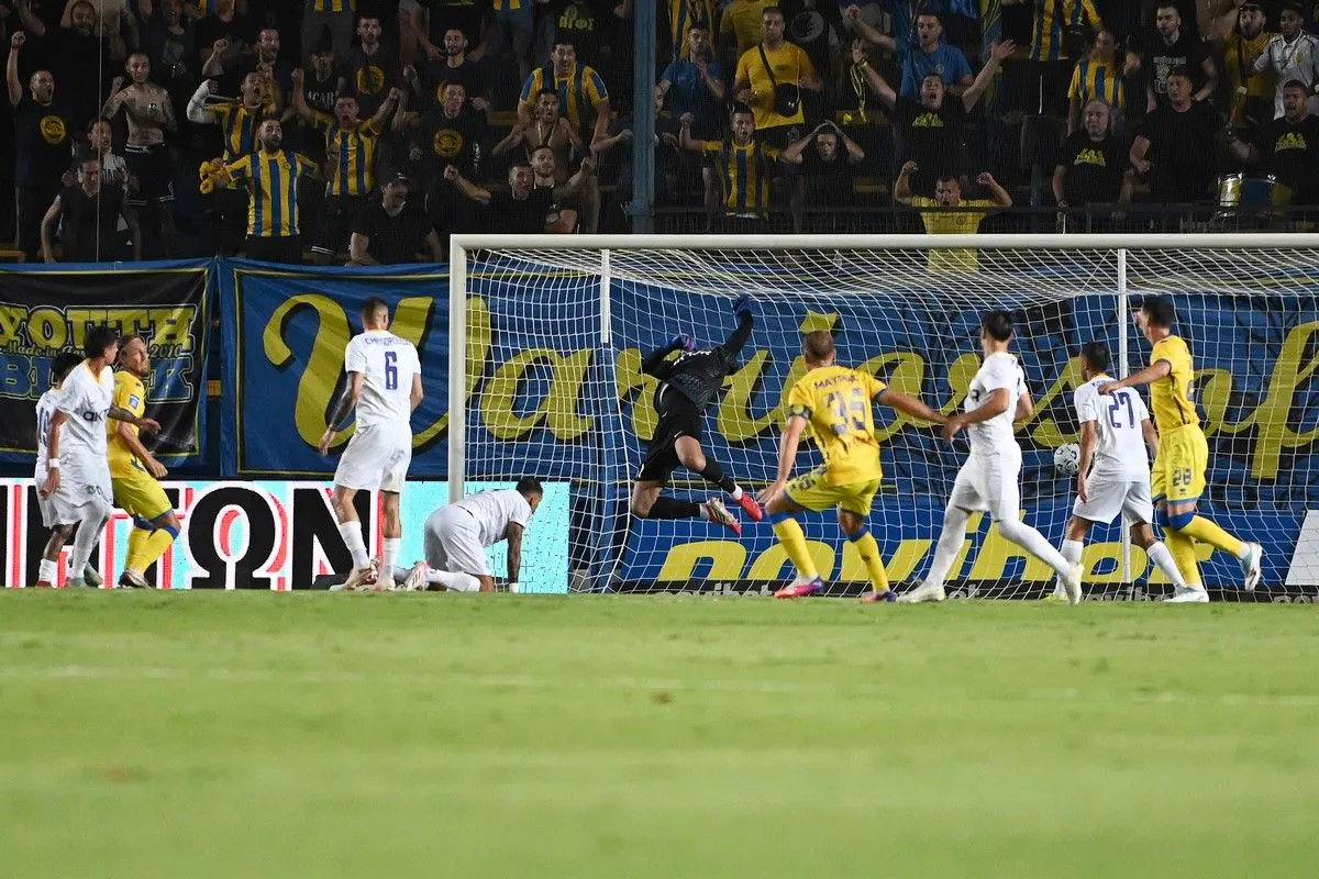 Η κεφαλιά του Γκράναθ για το 1-0 του Παναιτωλικού κόντρα στον Αστέρα ΑΚΤΟR