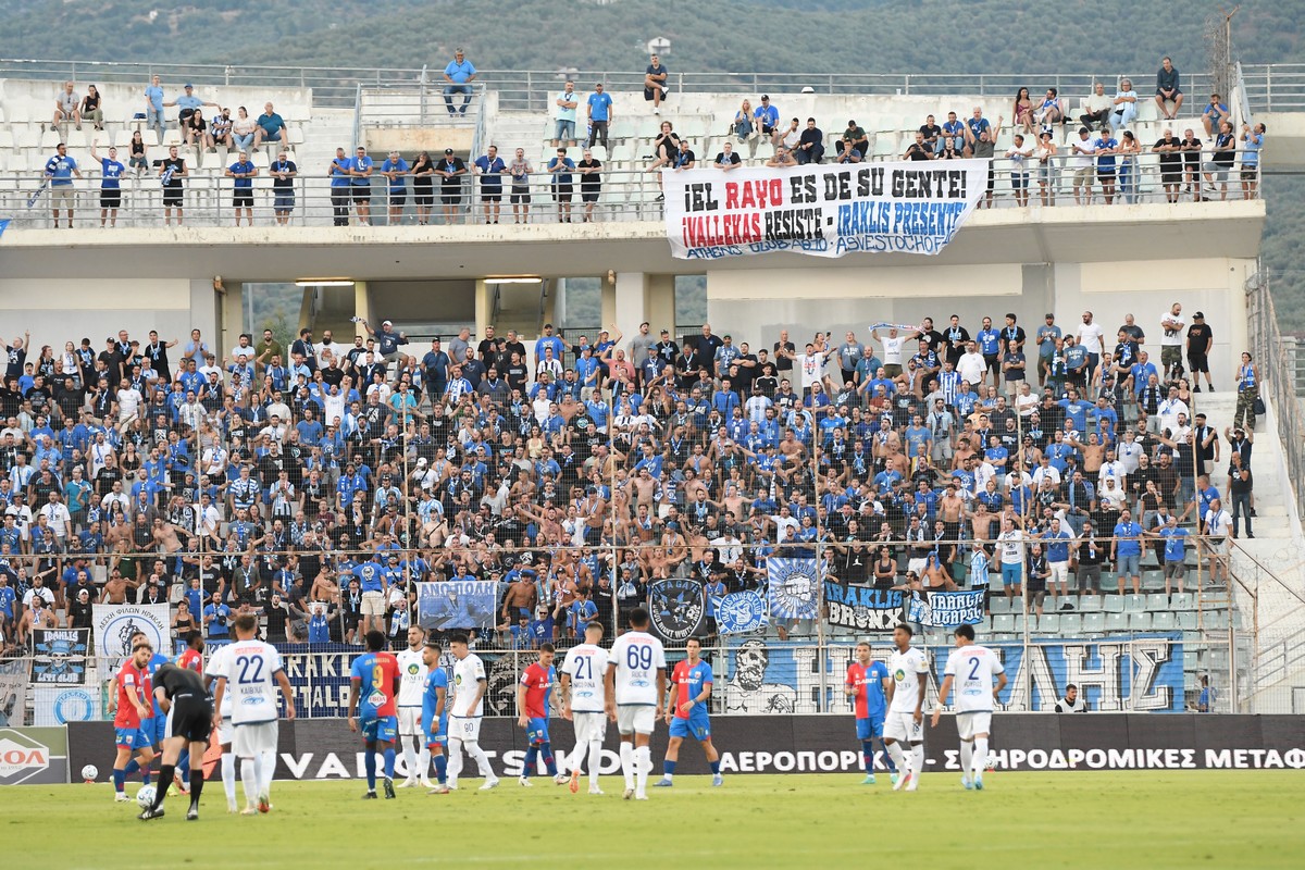 Χαμός στο Πανθεσσαλικό - Πάνω από 2.500 φίλαθλοι του Ηρακλή στο πλευρό της ομάδας                                          Χαμός στο Πανθεσσαλικό - Πάνω από 2.500 φίλαθλοι του Ηρακλή στο πλευρό της ομάδας