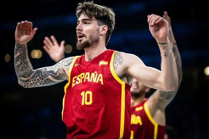 Χουάντσο για το Ελλάδα – Ισπανία στο Telekom Center: “Παίζω στο σπίτι μου, αλλά με κόκκινη φανέλα κι εκεί το κόκκινο είναι απαγορευμένο”