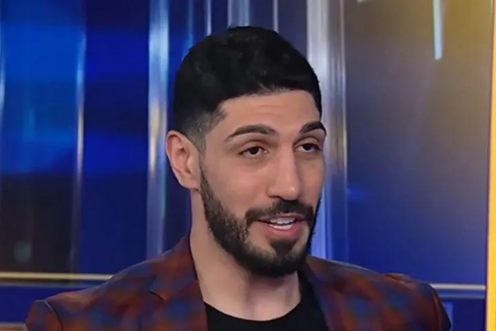 Καντέρ: “Προσδιορίζομαι ως γυναίκα, οπότε μπορώ να παίξω στο WNBA, αυτό έγινε με την Κλάουντ”