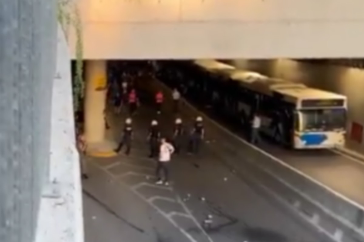 Το VIDEO του SPORT24 από την άφιξη των οπαδών της Λέφσκι για τη μεγάλη μάχη κόντρα στην ΑΕΚ                                          Το VIDEO του SPORT24 από την άφιξη των οπαδών της Λέφσκι για τη μεγάλη μάχη κόντρα στην ΑΕΚ