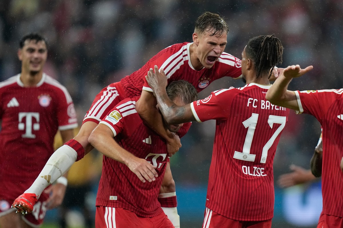 Με το δεξί οι πρωταθλητές Bundesliga: Η Μπάγερν έστησε πάρτι με καλεσμένη την Στουτγκάρδη και την ισοπέδωσε με  5-1                                           Με το δεξί οι πρωταθλητές Bundesliga: Η Μπάγερν έστησε πάρτι με καλεσμένη την Στουτγκάρδη και την ισοπέδωσε με  5-1
