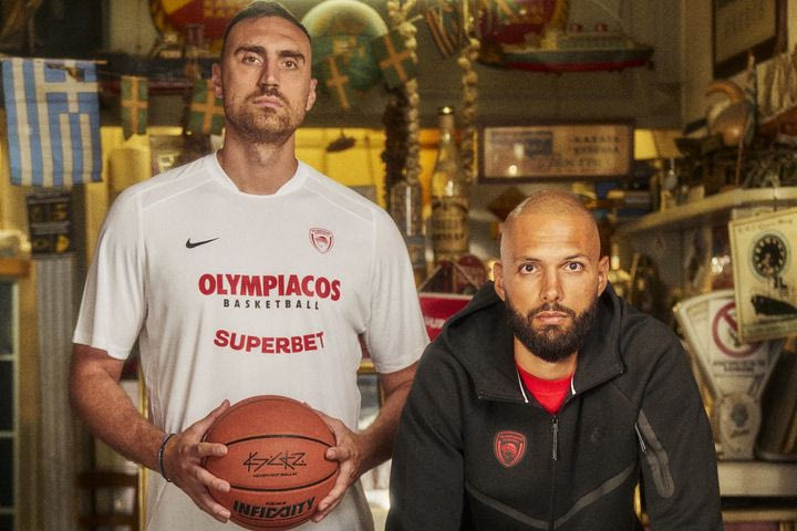 Nέα εμφάνιση του Ολυμπιακού: H κάμερα της Superbet στα backstage μαζί με Φουρνιέ και Μιλουτίνοβ