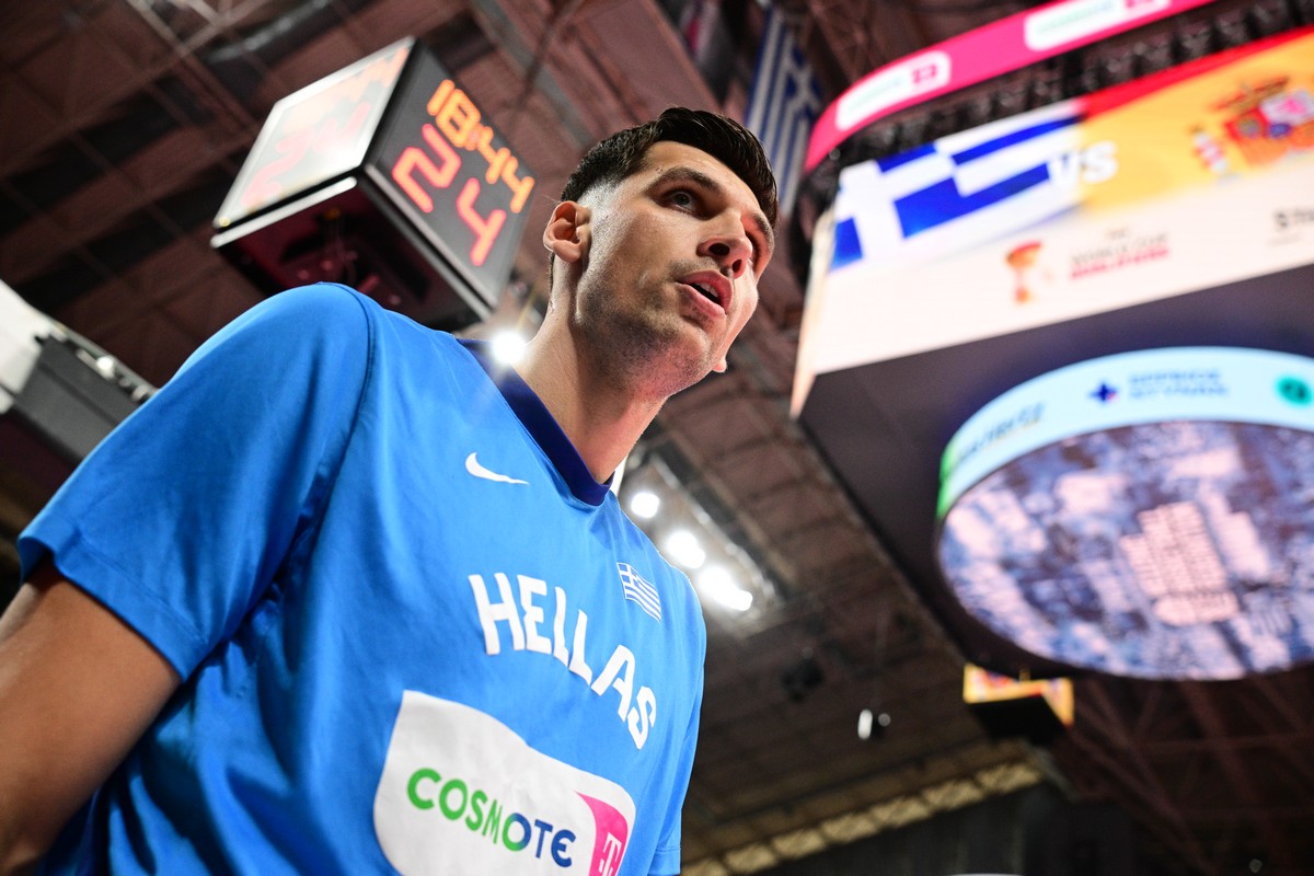 Η είσοδος της Εθνικής Ελλάδας στο glass floor του Telekom Center Athens                                          Η είσοδος της Εθνικής Ελλάδας στο glass floor του Telekom Center Athens
