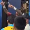 Νεϊμάρ, επεισόδια: Το VIDEO μέσα από τη φυσούνα του χάους, οι οπαδοί της Ρέμο κλωτσάνε τα κιγκλιδώματα, κάνουν χειρονομίες και ο Νέι χορεύει