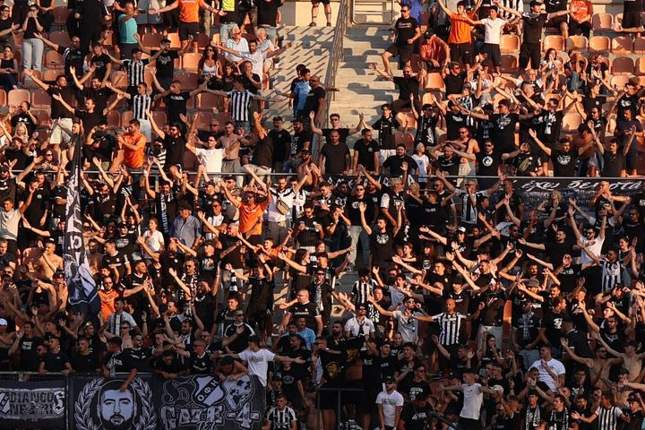 ΟΦΗ: Παροξυσμός από τον κόσμο των Κρητικών στο Παγκρήτιο για τον τελικό του Superbet Super Cup