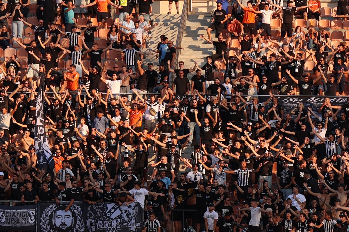 Παροξυσμός από τον κόσμο του ΟΦΗ στο Παγκρήτιο για τον τελικό του Superbet Super Cup                                          Παροξυσμός από τον κόσμο του ΟΦΗ στο Παγκρήτιο για τον τελικό του Superbet Super Cup
