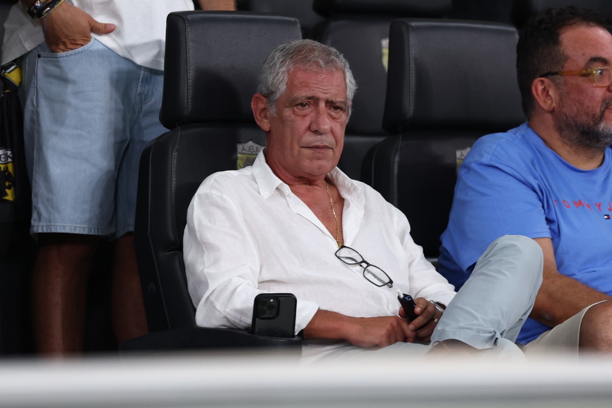 Ο Φερνάντο Σάντος στην Allwyn Arena για το ΑΕΚ - Λέφσκι                                          Ο Φερνάντο Σάντος στην Allwyn Arena για το ΑΕΚ - Λέφσκι