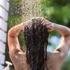 Παγωμένο ντους μετά τη ζέστη: Είναι όντως καλή ιδέα;