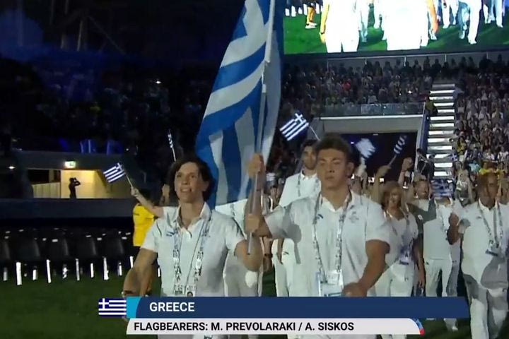 Η είσοδος της Ελλάδας στην τελετή έναρξης των Μεσογειακών Αγώνων: Σίσκος και Πρεβολαράκη σημαιοφόροι
