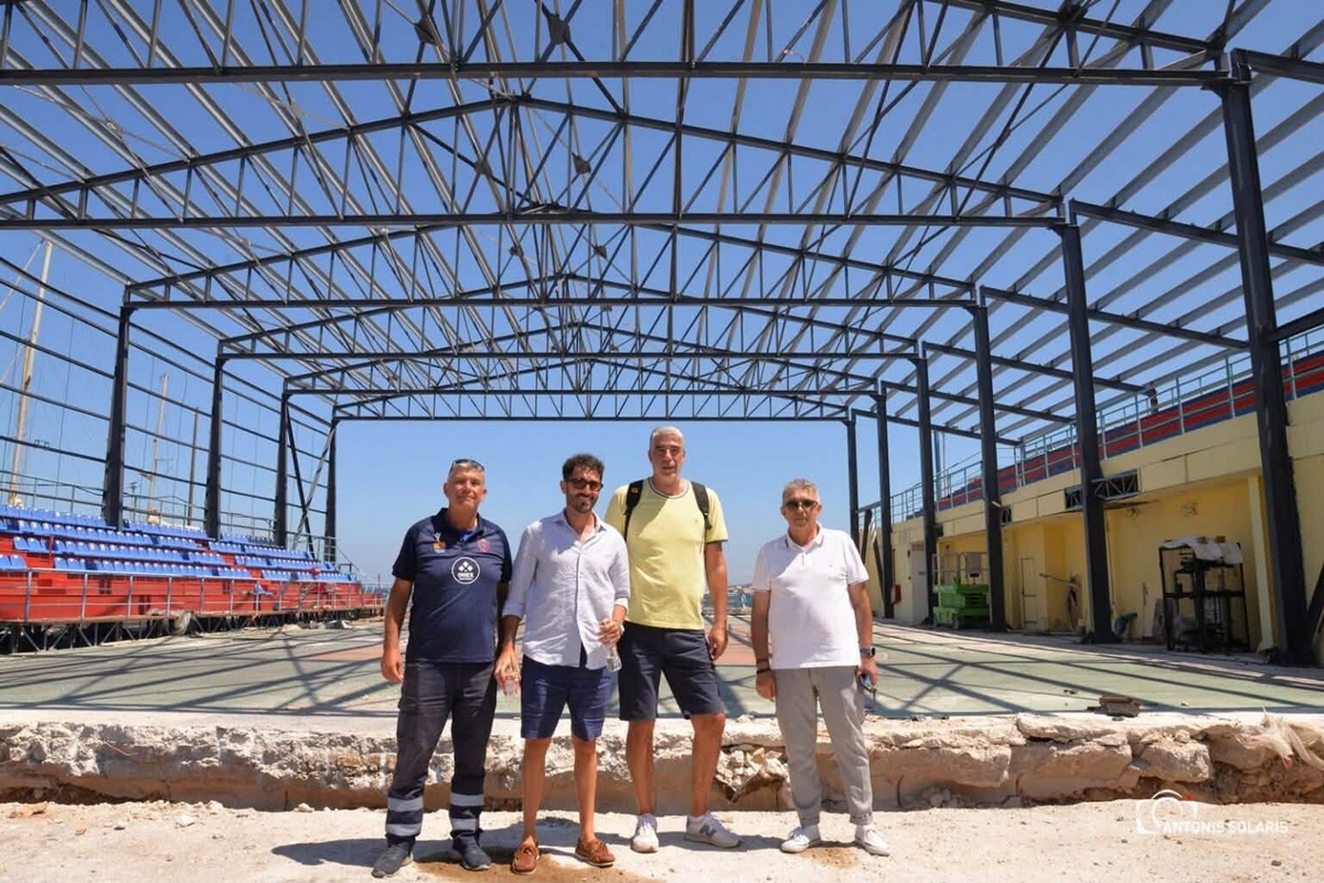 Παρουσιάστηκε στη Σύρο ο Άκης Χατζηαντωνίου - Ο Φοίνικας ετοιμάζεται για την προετοιμασία στον Ρέντη                                           Παρουσιάστηκε στη Σύρο ο Άκης Χατζηαντωνίου - Ο Φοίνικας ετοιμάζεται για την προετοιμασία στον Ρέντη