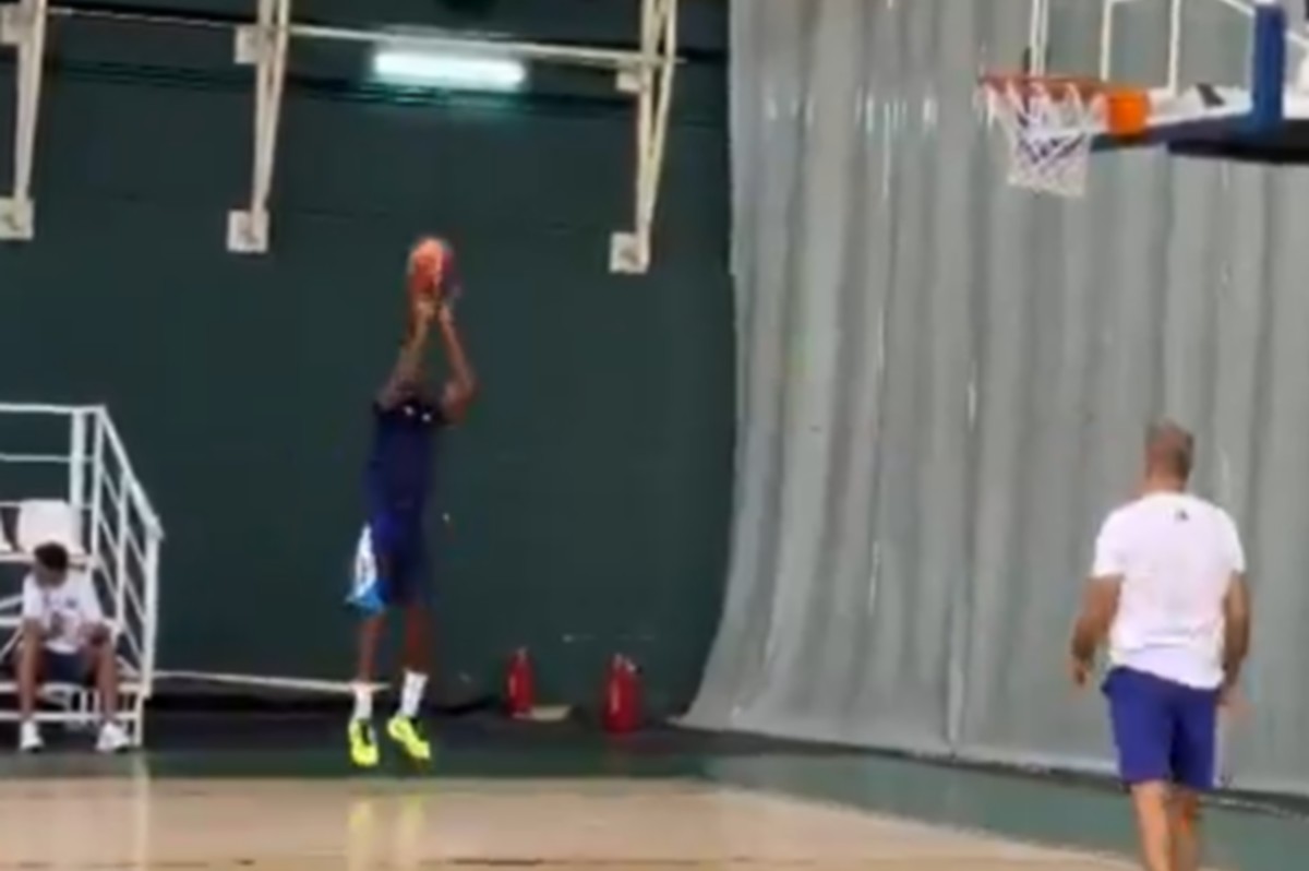 Τα VIDEO του SPORT24 με τα σουτάκια Ντόρσεϊ και Θανάση Αντετοκούνμπο στην προπόνηση της Εθνικής                                          Τα VIDEO του SPORT24 με τα σουτάκια Ντόρσεϊ και Θανάση Αντετοκούνμπο στην προπόνηση της Εθνικής