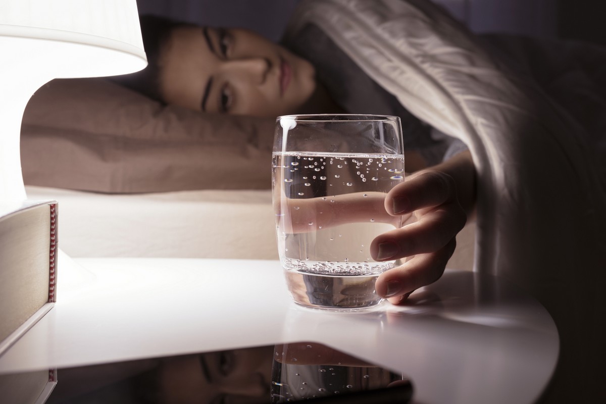 Γιατί δεν είναι καλή ιδέα να πίνεις πολύ νερό λίγο πριν κοιμηθείς                                          Γιατί δεν είναι καλή ιδέα να πίνεις πολύ νερό λίγο πριν κοιμηθείς