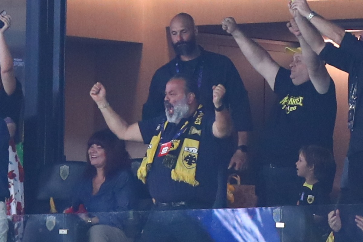 Ο έξαλλος πανηγυρισμός του Μάριου Ηλιόπουλου στο γκολ της Ένωσης                                           Ο έξαλλος πανηγυρισμός του Μάριου Ηλιόπουλου στο γκολ της Ένωσης