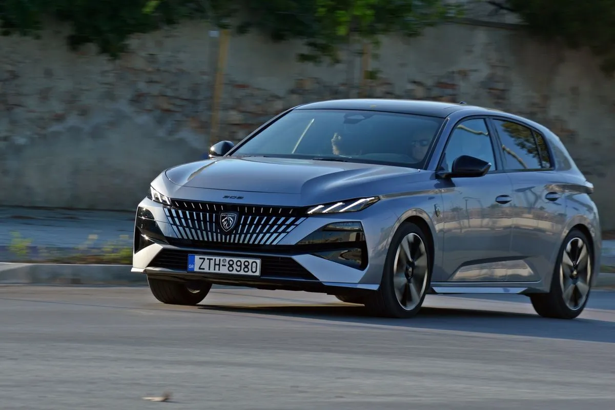 Δοκιμάζουμε τη νέα εποχή του Peugeot 308 στην έκδοση με τους 145 ίππους που “ξυπνάει” την αγάπη για τα hatchback