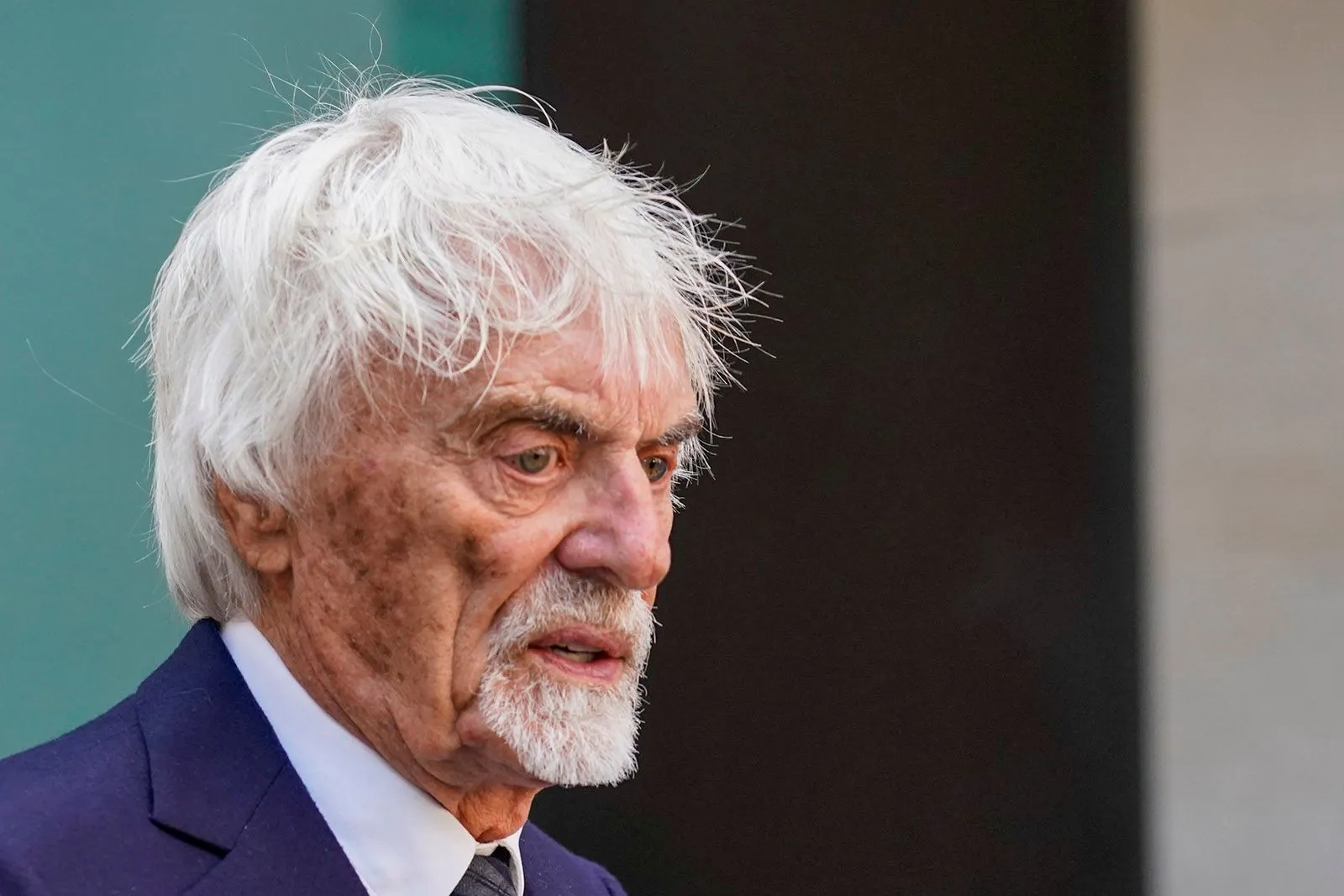 O Μπέρνι Έκλεστοουν φέρεται να συνελήφθη σε αεροδρόμιο της Πορτογαλίας επειδή ταξίδευε με καραμπίνα