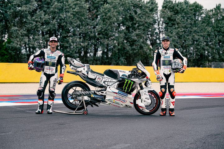 Γιατί η εργοστασιακή Aprilia ντύθηκε στα λευκά στο Μιζάνο και πώς σχετίζεται με τον Ζιλ Βιλνέβ