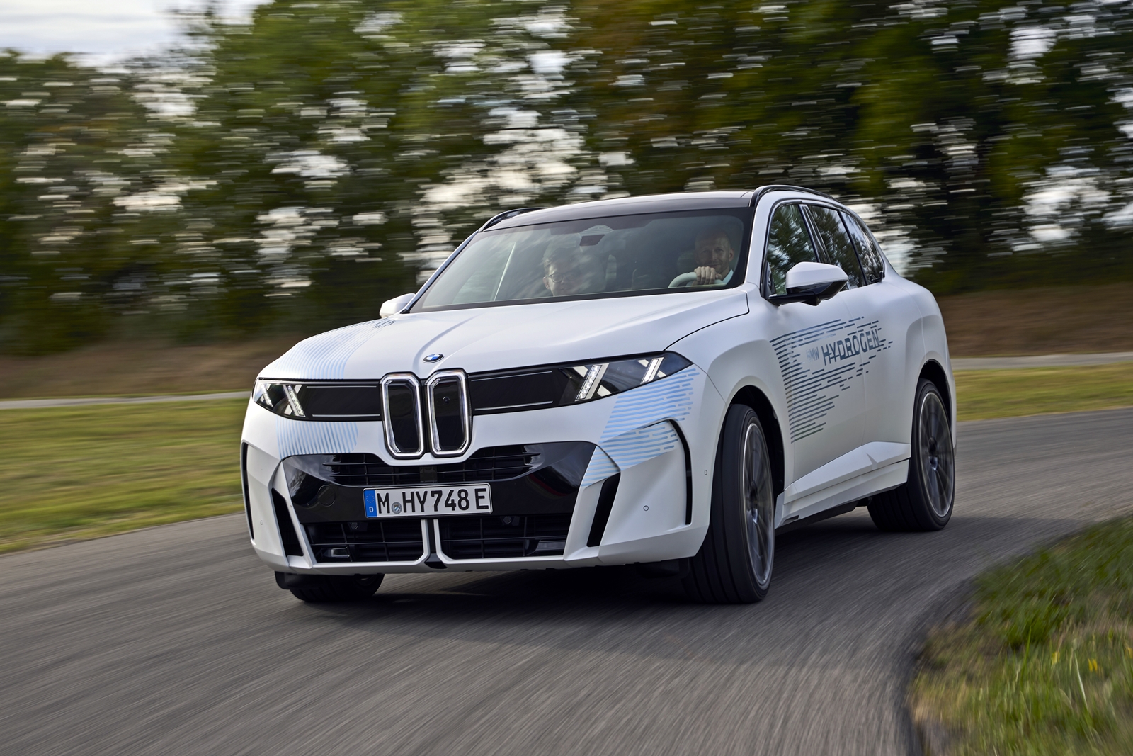 H BMW πιστεύει στο υδρογόνο και με επενδύσεις αλλά και το νέο SUV της το διαλαλεί προς κάθε κατεύθυνση                                          H BMW πιστεύει στο υδρογόνο και με επενδύσεις αλλά και το νέο SUV της το διαλαλεί προς κάθε κατεύθυνση