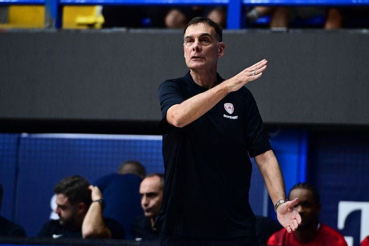 Μπαρτζώκας: “Θα ήθελα και εγώ να έχει κόσμο το γήπεδο, να μην ακούγονται και αυτά που λέω στον πάγκο”