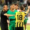 Βόλος – ΑΕΚ: Επεισόδιο ανάμεσα σε Μπρινιόλι και Μπέο μετά τη λήξη του ματς, συμφιλιώθηκαν λίγο αργότερα οι δύο άνδρες