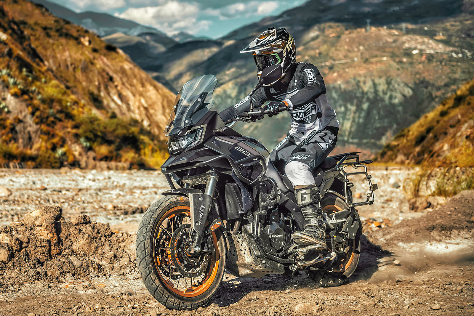 Cyclone RX600: Μια πραγματική Adventure στα μεσαία κυβικά με ασύλληπτη τιμή                                          Cyclone RX600: Μια πραγματική Adventure στα μεσαία κυβικά με ασύλληπτη τιμή