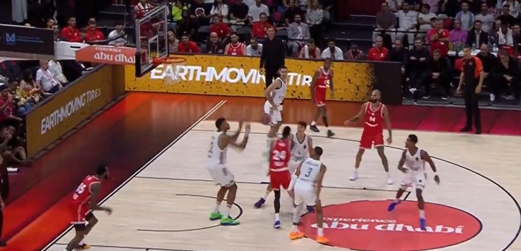 Ζωγράφισε ο Εντιάι με no look ασίστ για το επιβλητικό κάρφωμα το Χολ                                          Ζωγράφισε ο Εντιάι με no look ασίστ για το επιβλητικό κάρφωμα το Χολ