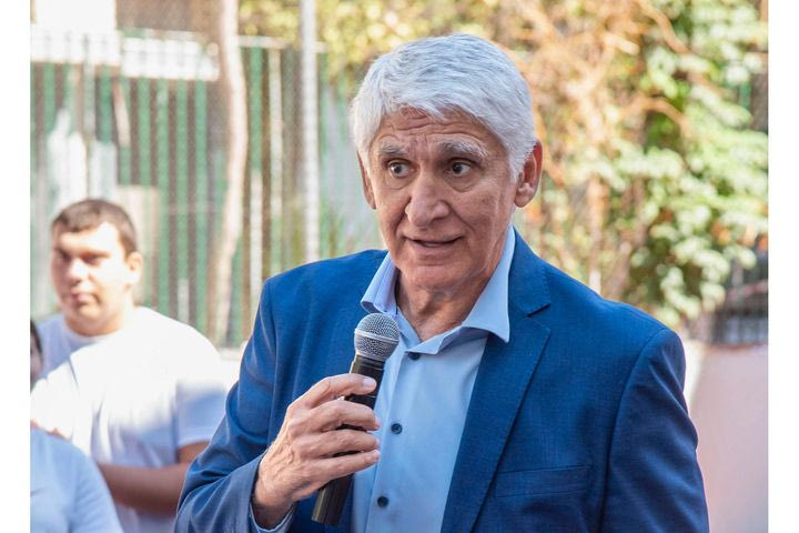 Ο Παναγιώτης Γιαννάκης έκανε το πρώτο τζάμπολ στο νέο γήπεδο μπάσκετ του ΕΠΑ.Λ. Νίκαιας