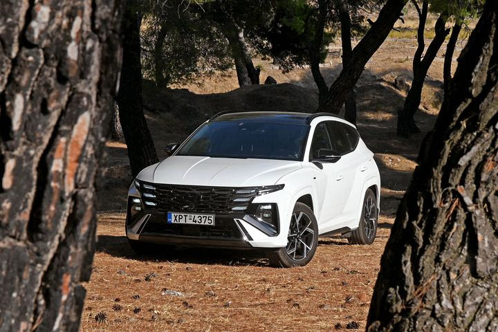 Δοκιμή του φούλ υβριδικού Hyundai Tucson, της “χρυσής τομής” οικονομίας-επιδόσεων στα C-SUV
