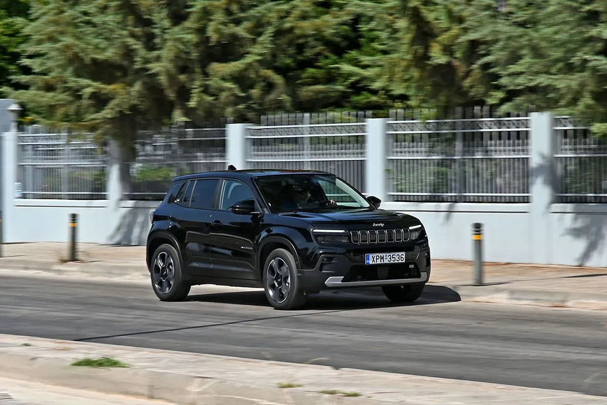 Δοκιμή του Jeep Avenger BEV, του αψεγάδιαστου ηλεκτρικού B-SUV που πέφτει κοντά στις 25 χιλιάδες