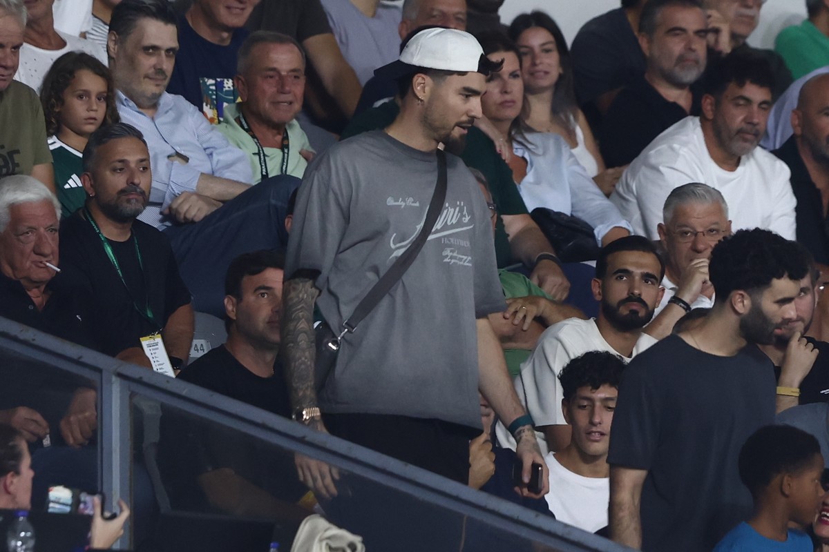 Οι Χουάντσο και Γκραντ στο ΟΑΚΑ για να δουν τον ποδοσφαιρικό Παναθηναϊκό κόντρα στον ΠΑΟΚ                                          Οι Χουάντσο και Γκραντ στο ΟΑΚΑ για να δουν τον ποδοσφαιρικό Παναθηναϊκό κόντρα στον ΠΑΟΚ