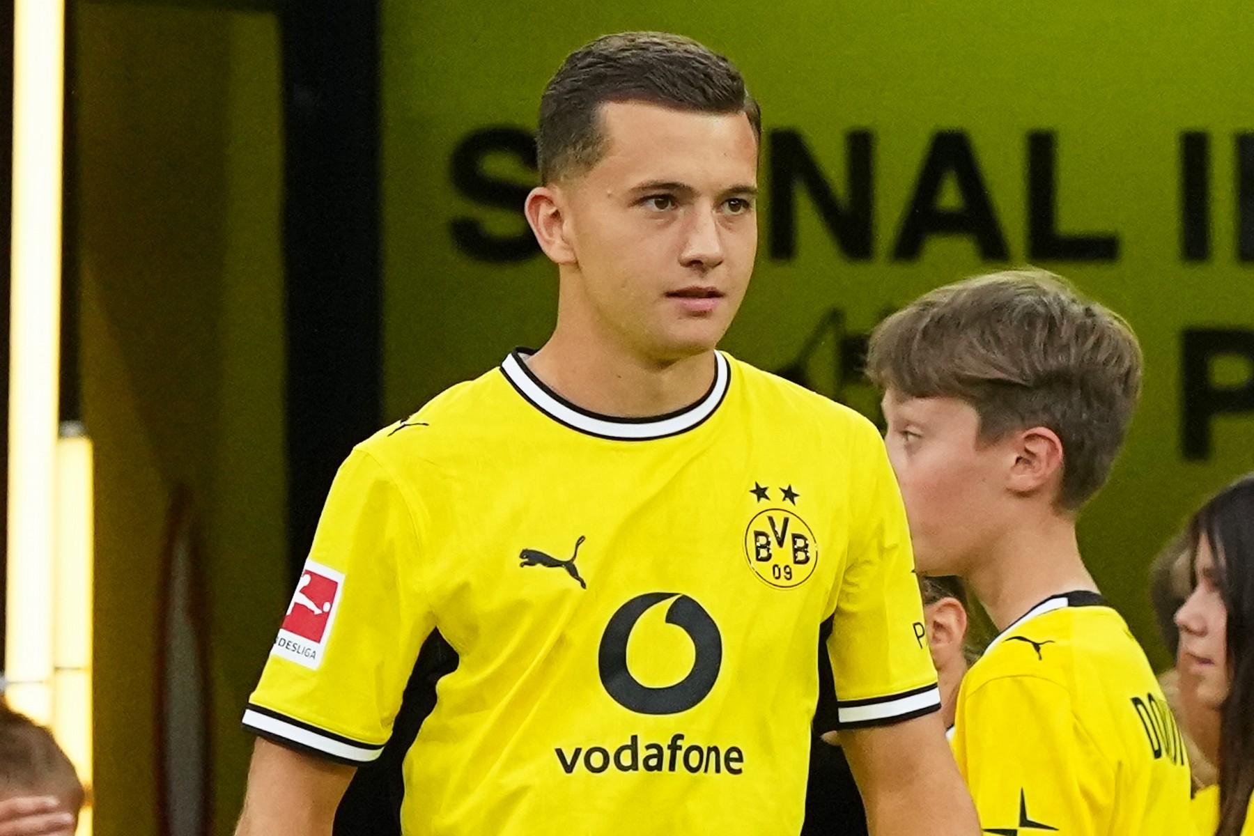 Έρωτας με την πρώτη ματιά: Η Bundesliga θυμήθηκε την αντίδραση του Καρέτσα στο επιβλητικό Κίτρινο Τείχος της Ντόρτμουντ                                          Έρωτας με την πρώτη ματιά: Η Bundesliga θυμήθηκε την αντίδραση του Καρέτσα στο επιβλητικό Κίτρινο Τείχος της Ντόρτμουντ