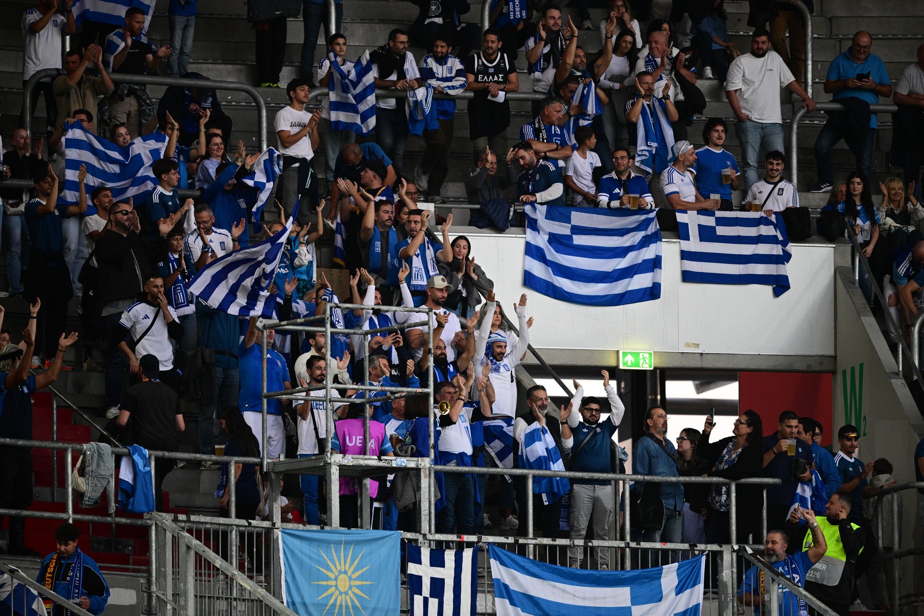 Γαλανόλευκη η WWK Arena για την αναμέτρηση της Εθνικής με τη Γερμανία                                          Γαλανόλευκη η WWK Arena για την αναμέτρηση της Εθνικής με τη Γερμανία