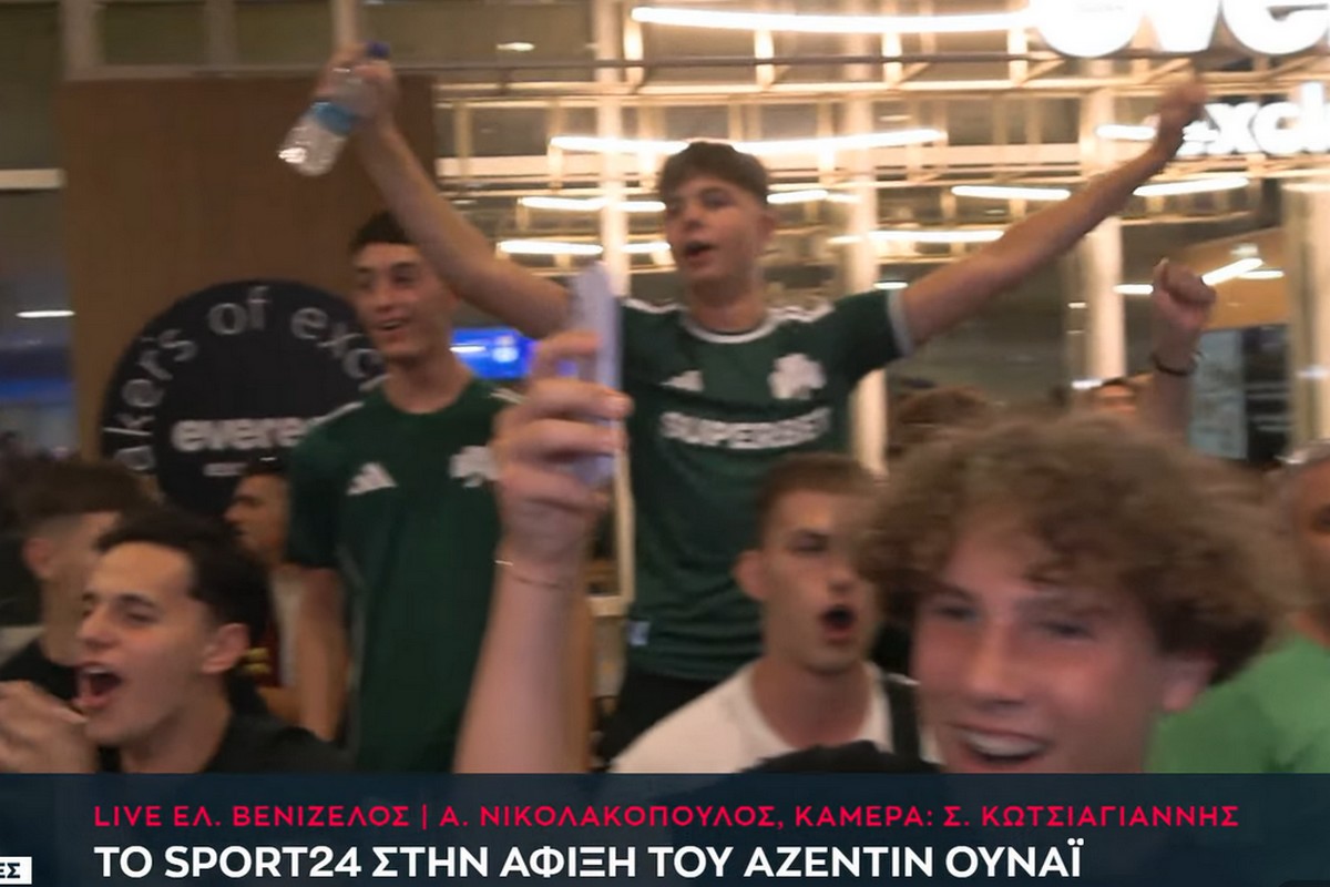 Τρελαμένος ο κόσμος του Παναθηναϊκού, περίμενε τον Ουναΐ στο "Ελ. Βενιζέλος"                                          Τρελαμένος ο κόσμος του Παναθηναϊκού, περίμενε τον Ουναΐ στο "Ελ. Βενιζέλος"