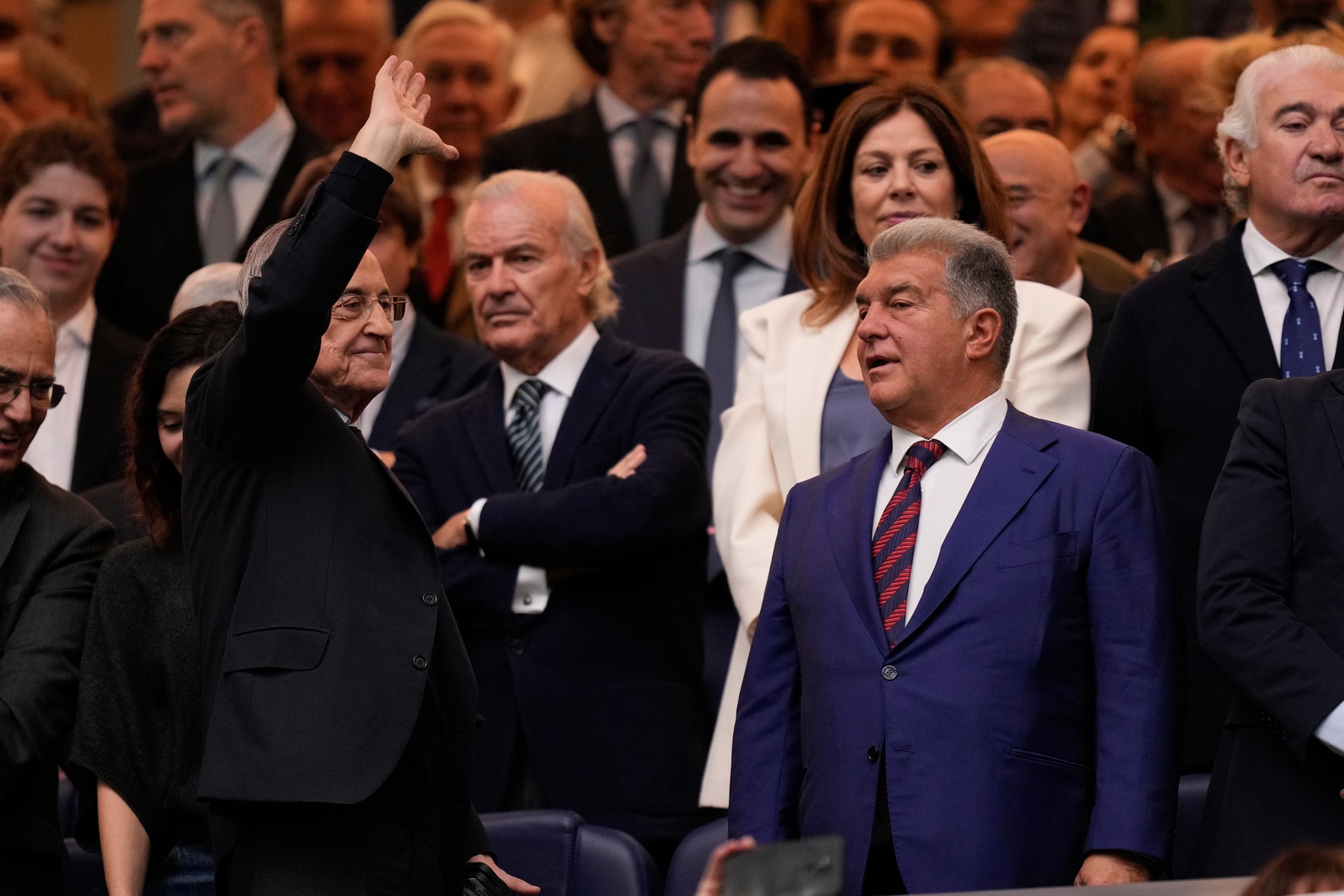 Πόλεμος στη σκιά της διαιτησίας: Η Μπαρτσελόνα οδηγεί τον Φλορεντίνο Πέρεθ στο δικαστήριο για δυσφήμιση                                          Πόλεμος στη σκιά της διαιτησίας: Η Μπαρτσελόνα οδηγεί τον Φλορεντίνο Πέρεθ στο δικαστήριο για δυσφήμιση