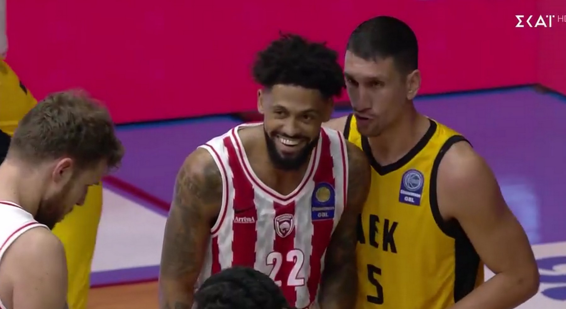 Το trash talking του Λαρεντζάκη στον Ντόρσεϊ - Χαμογέλασε ο γκαρντ του Ολυμπιακού                                          Το trash talking του Λαρεντζάκη στον Ντόρσεϊ - Χαμογέλασε ο γκαρντ του Ολυμπιακού