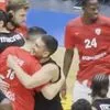 Stoiximan Super Cup: Οι αγκαλιές του Λαρεντζάκη με τους πρώην συμπαίκτες του στον Ολυμπιακό